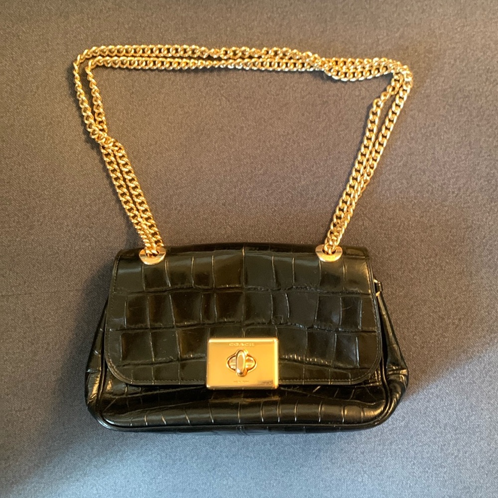 CASSANDRA CHAIN BAG 22 IN BLACK CROCODILE PATTERN CALFSKIN GOLD HARDWARE main image 1